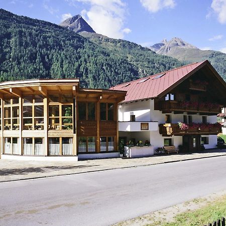 Modern Apartment in L ngenfeld near Ski Area Längenfeld Buitenkant foto