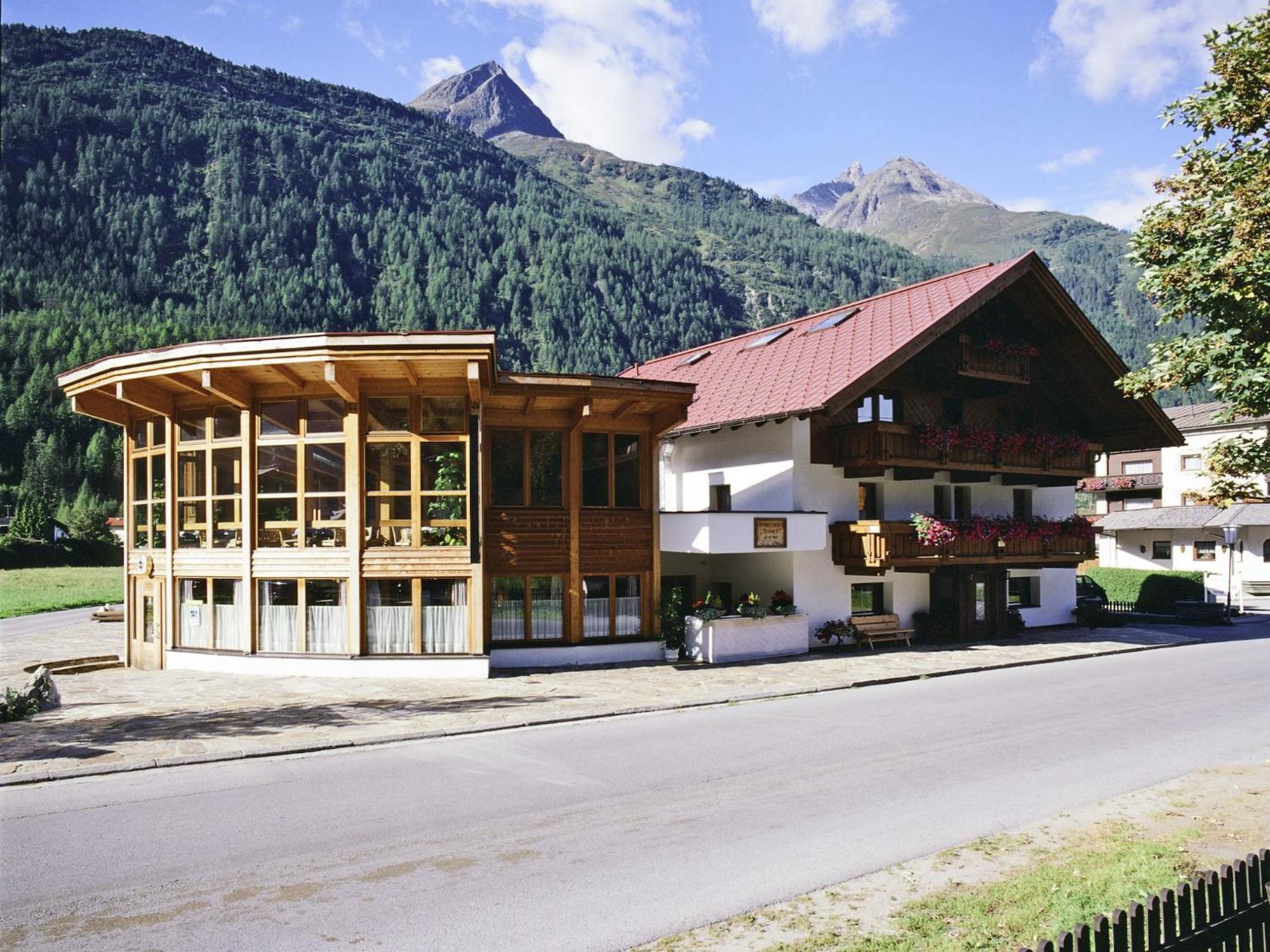 Modern Apartment in L ngenfeld near Ski Area Längenfeld Buitenkant foto